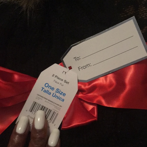 Black Hat with fuzzy ball and Cheetah Scarf NWOT - Picture 3 of 3